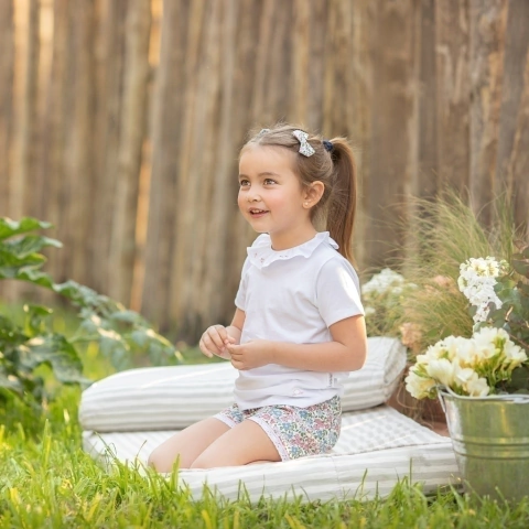 REMERA M/CORTA CUELLO VOLADO FLOR ROSA
