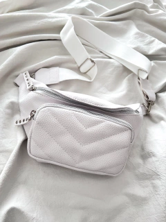 Riñonera Sara en internet