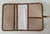 Kit bolsas maternidade personalizado linho aveia e caramelo - Jaque Barros -  Bolsas e Acessórios