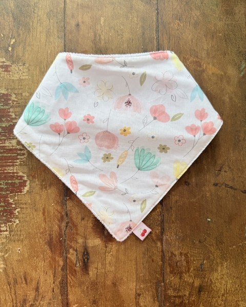 Babador Bandana Impermeável Floral - Ateliê Cerejinha