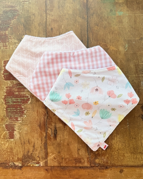 Trio Babador Bandana Impermeável - Espinha de Peixe Rosa + Xadrezinho Rosa Chá + Floral