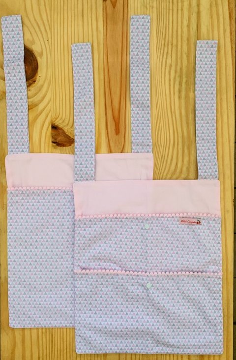 Porta Fralda de Varão - Triangulozinho Rosa Com Cinza
