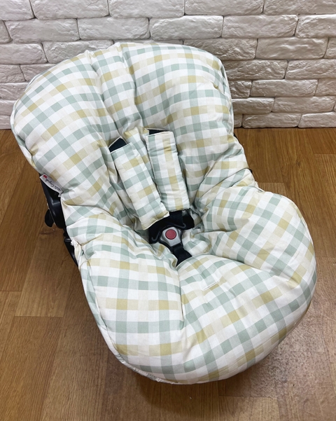 Capa Universal Para Bebê Conforto Xadrez Verde e Bege - Ateliê Cerejinha