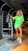 T SHIRT ALONGADA VERDE NEON