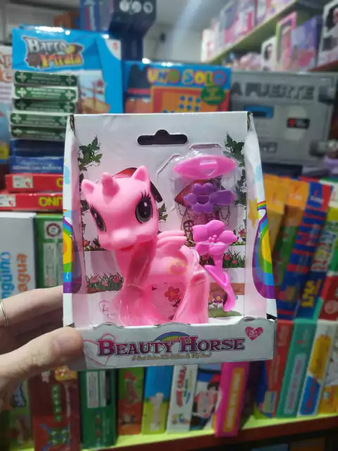 Pony individual con accesorios 10 cm