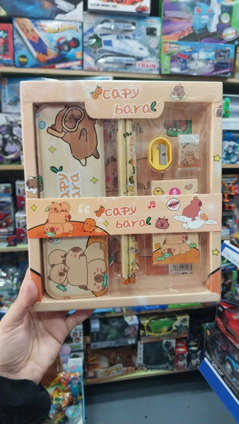 Set de regalo capybara: cartuchera+utiles escolares - comprar online