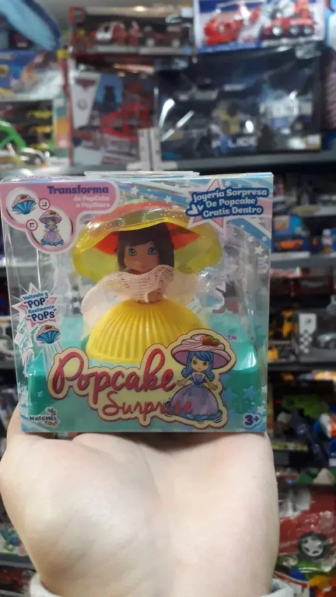 Muñeca Cupcake Surprise Shine | Se Transforma en Muffin Aromático con Fragancia