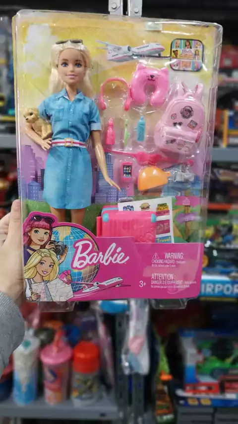 Barbie Viajera Mattel con Accesorios de Viaje
