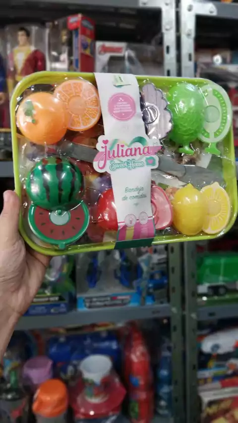 Juliana Set de Frutas y Verduras con Velcro y Bandeja | Juguete Didáctico Sisfriends para Cocinitas