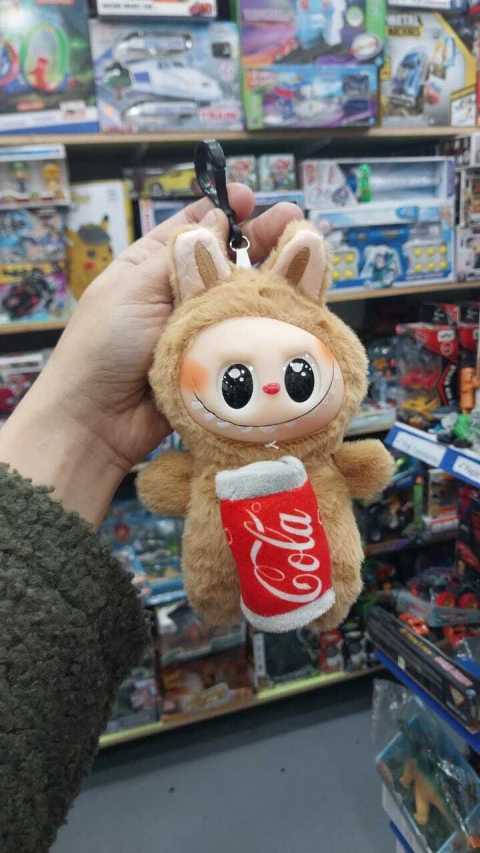 Labubu Muñeca Llavero Peluche Coca-Cola Edición Especial marron– Súper Tierno - comprar online