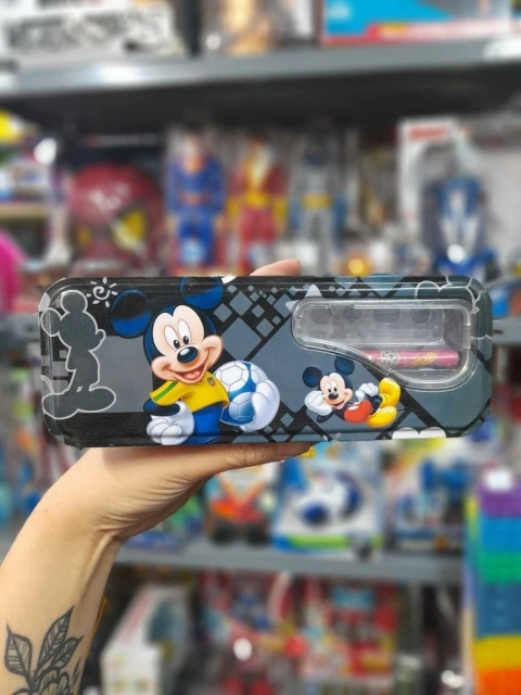 Cartuchera metalica con útiles escolares Mickey