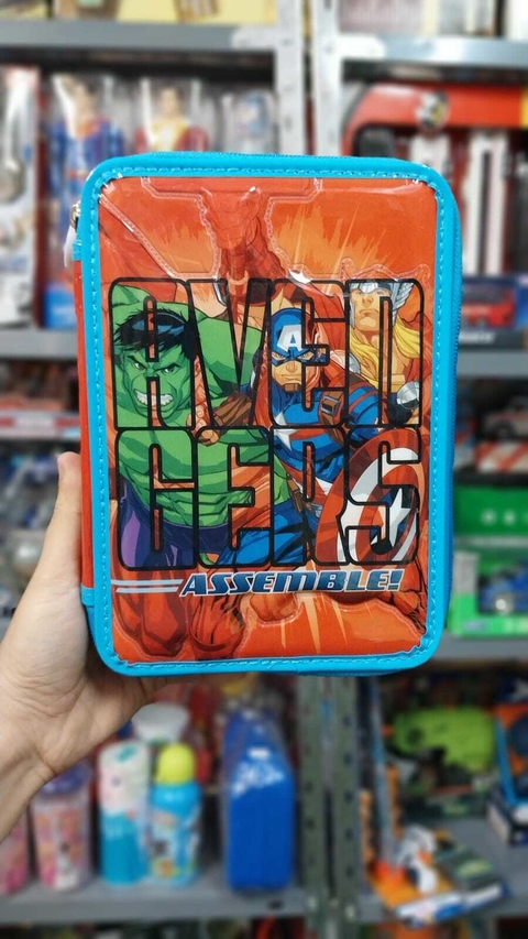 Cartuchera Avengers 2 Pisos con 12 Lápices | Cresko Infantil