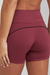 Short Mighty Marsala na internet