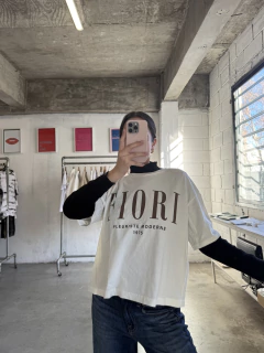 REMERA FIORI en internet