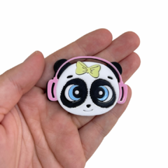 APLIQUE PANDA FONE DE OUVIDO LAÇO ACRÍLICO ADL - 3CM - 1 UNIDADE - comprar online
