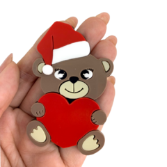 APLIQUE URSO CORAÇÃO NATAL BIG ACRÍLICO ADL - 7CM - COLEÇÃO 2023 - 1 UNIDADE - comprar online