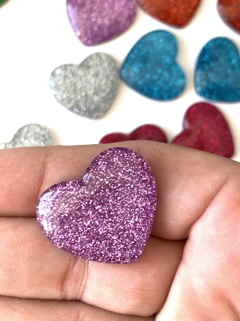 APLIQUE CORAÇÃO MINI RESINA GLITTER LILÁS - 2 UNIDADES