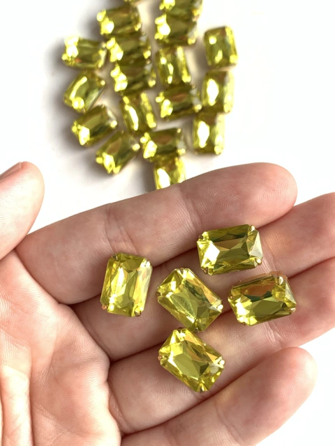 APLIQUE PEDRA OCTAGONAL VERDE CLARO GARRA DOURADA (15MM) - 5 UNIDADES