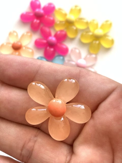 APLIQUE FLOR RESINA BRILHA NO ESCURO LARANJA - 2 UNIDADES