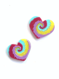 APLIQUE CORAÇÃO TIE DYE ACRÍLICO - 1 UNIDADE - comprar online