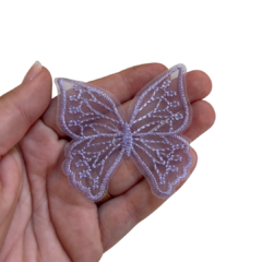APLIQUE BORBOLETA BORDADA LILÁS ORGANZA - 6CM - 2 UNIDADES