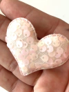 APLIQUE CORAÇÃO PAETÊ ROSA BEBÊ - 2 UNIDADES