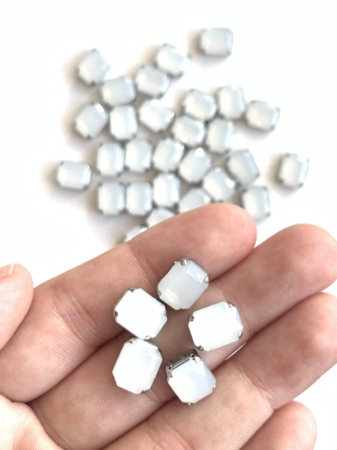 APLIQUE PEDRA OCTAGONAL BRANCA (10MM) - 5 UNIDADES