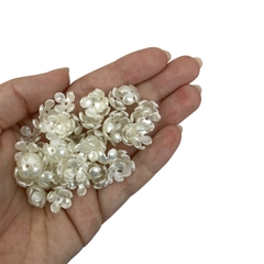 FLOR ARAMADO OFF WHITE PEROLADA - 10MM - 10 GRAMAS - comprar online