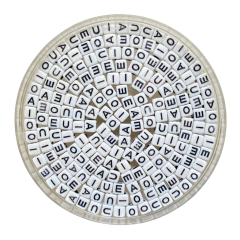 MIÇANGA VOGAIS CUBO BRANCO LETRA PRETA - 6X6MM - 20 GRAMAS