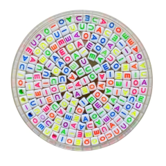 MIÇANGA VOGAIS CUBO FUNDO BRANCO LETRA COLORIDA - 6X6MM - 20 GRAMAS