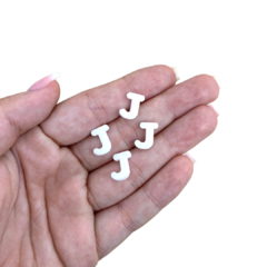 APLIQUE ALFABETO PEQUENO BRANCO - 1CM - 4 UNIDADES - Aplique de Laço