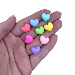 APLIQUE CORAÇÃO PEQUENO COLORIDO RESINA - 8 UNIDADES na internet