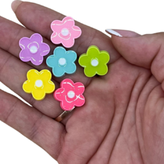 APLIQUE FLOR RESINA COLORIDA - 1,8CM - 6 UNIDADES - comprar online