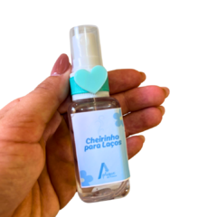 CHEIRINHO APLIQUE DE LAÇO - VERDE ÁGUA - FLORAL SUAVE - 40ML - 1 UNIDADE na internet