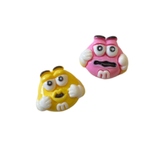 APLIQUE M&MS CARINHAS MÉDIO RESINA YAMA - CORES DIVERSAS - 2CM - 2 UNIDADES