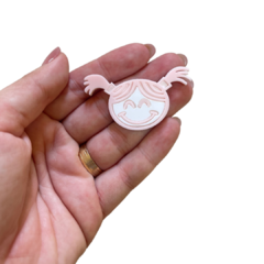 APLIQUE ESCOLAR MENINA XUXINHA ROSA CLARO ACRÍLICO ADL - 3CM - 1 UNIDADE na internet