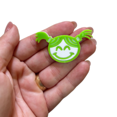 APLIQUE ESCOLAR MENINA XUXINHA VERDE MAÇA ACRÍLICO ADL - 3CM - 1 UNIDADE na internet