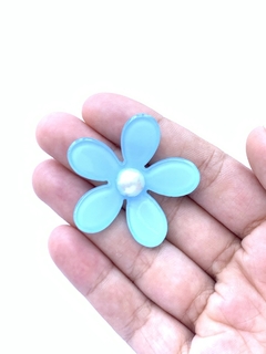 APLIQUE FLOR ACRÍLICO PÉROLA AZUL - 2 UNIDADES