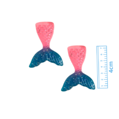 APLIQUE CAUDA SEREIA RESINA GLITTER - ROSA E AZUL - 4CM - 2 UNIDADES