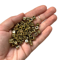 MIÇANGA ALFABETO CUBO DOURADO - 20 GRAMAS - 6X6MM - comprar online