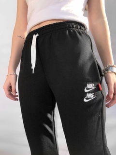 JOGGER PREMIUM LOGO BORDADO en internet