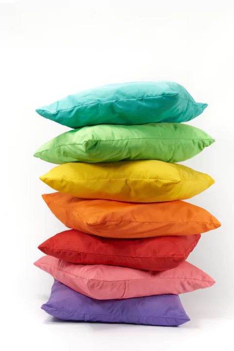 Set x 7 Almohadones Arcoíris + Bolsa Guarda Juguetes