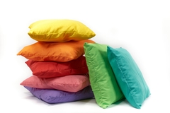 Set x 7 Almohadones Arcoíris + Bolsa Guarda Juguetes - comprar online