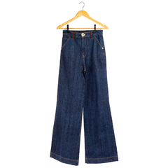 calça jeans flare 