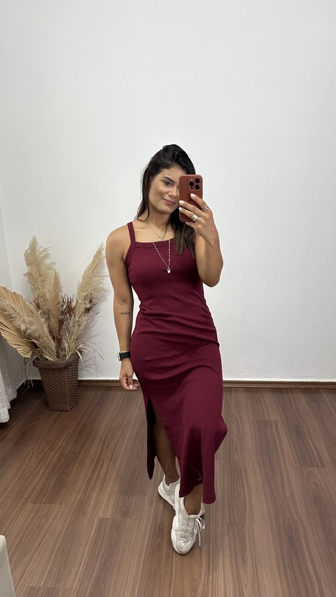Vestido Longuete Longo Canelado Ribana Alça Fenda Mariana Marsala