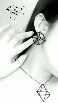 Imagem do Brinco 3D Cubo Preto