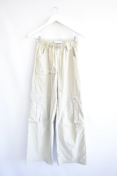 Pantalon Bershka (t.34)