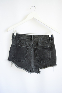 Short Zara (t.38) en internet