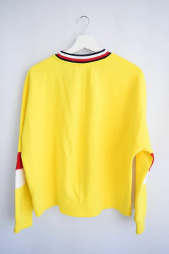 Buzo Tommy Hilfiger (t.l) en internet