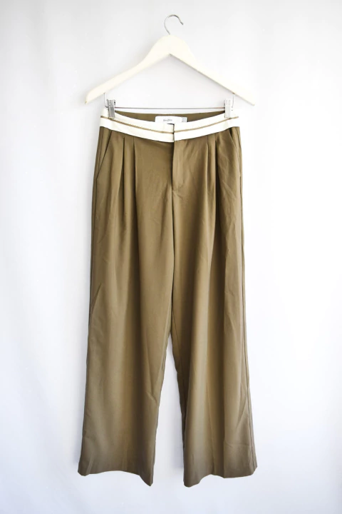 Pantalon Bershka (t.34)